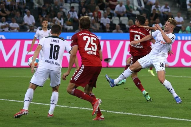 女生扒开腿让男生桶
